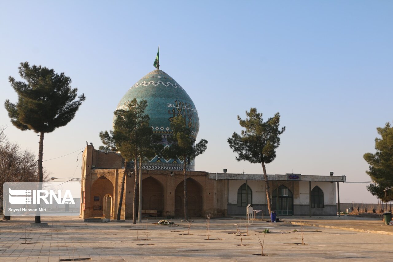 امامزاده شاهزاده محمد با بقعهای زیبا در کویر